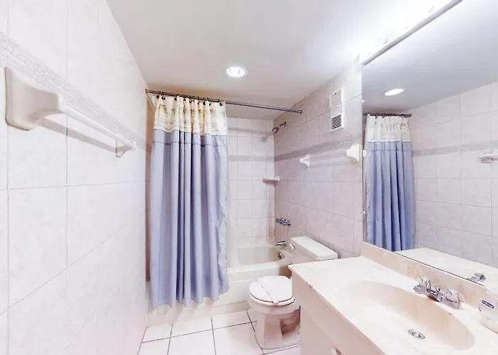 Beautiful In Oceanfront Complex Featuring Pools